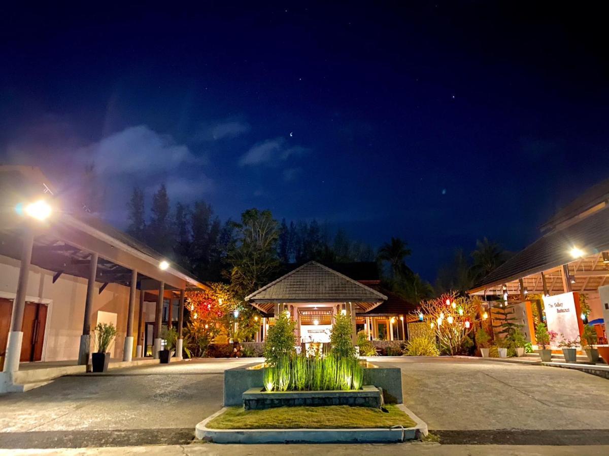 Palm Galleria Resort Khao Lak Exterior foto