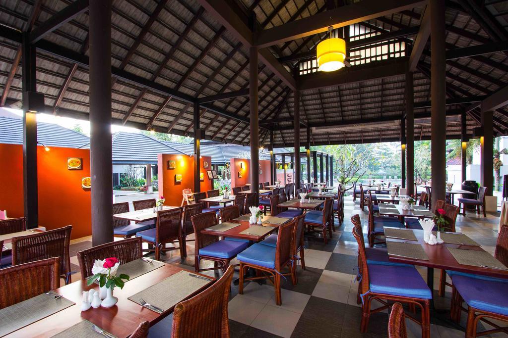 Palm Galleria Resort Khao Lak Exterior foto