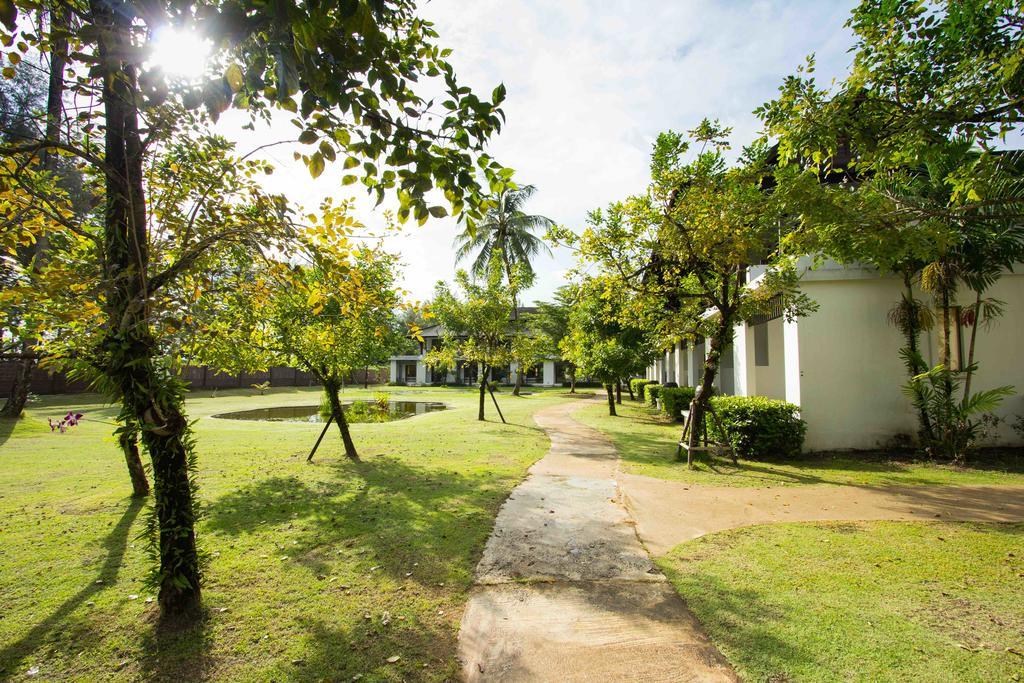 Palm Galleria Resort Khao Lak Exterior foto